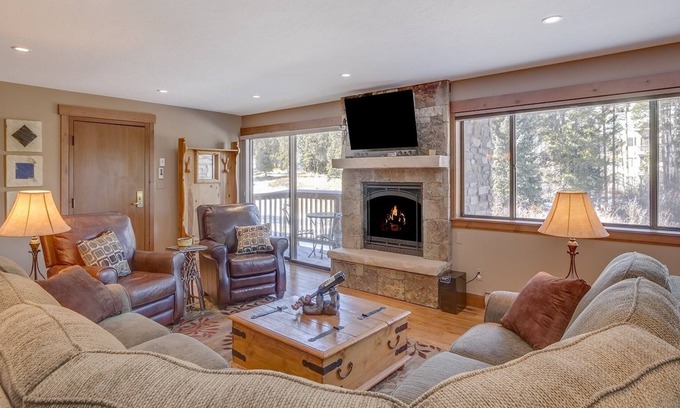 Four O'Clock Condo | Ski-In on Four O'Clock Run! Walk to downtown. Shuttle stop out front