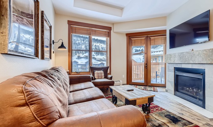 Copper Mountain Village Condo | Ski-in/out Center Village Penthouse w/HotTub 5 Queen Beds