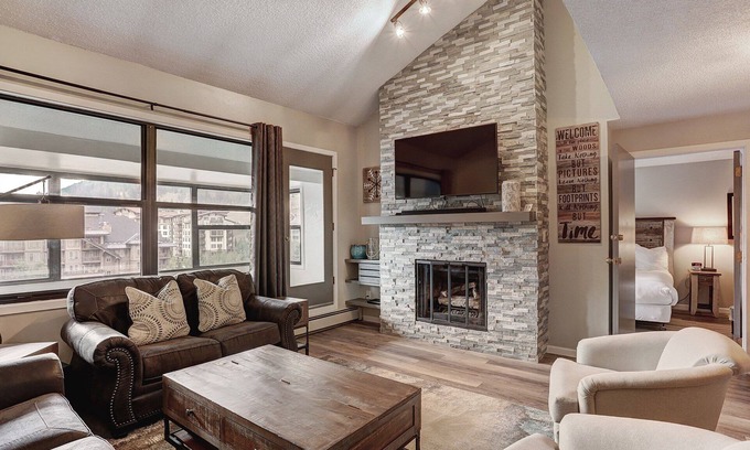 Copper Mountain Village Condo | Ski In Ski Out 2 Bed 3 bath, 1100sqft. Vaulted ceiling sleeps 10 in Ctr Village