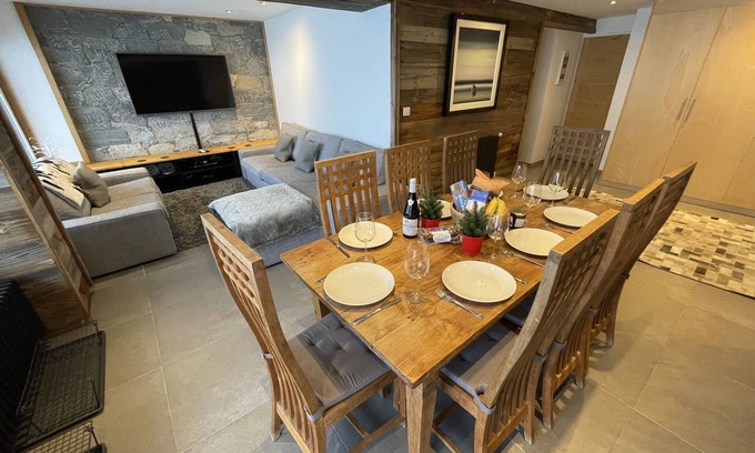 Le Lavachet Apartment | Ski in-Ski out apt in the heart of Lavachet! 115m2 - Spacious & Stylish sleeps 8