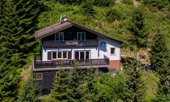 Bad Gastein Apartment | Ski-in/Ski-Out in prime location in attractive Badgastein.