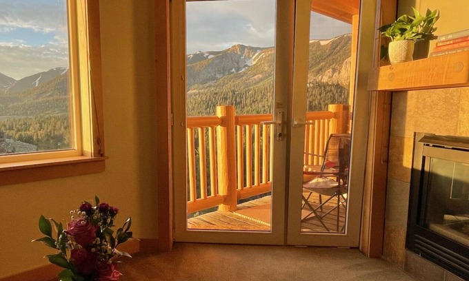 Mammoth Lakes Condo | Ski-In/Ski-Out mountain view next to Eagle Lift 1BR Special Hike fishing bike