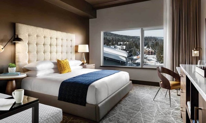 Rossland Hotel | Ski-in, Ski-out Splendor: Onsite Parking. Close to Silverlode Chair!
