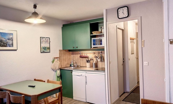 Reberty Apartment | Ski-In/Ski-Out Studio in Les Menuires - Sleeps 4, Mountain View, Fully Equipped Kitchen