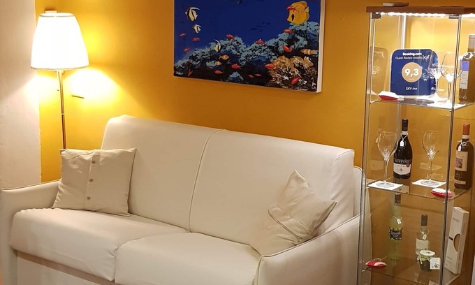 La Spezia Historic Centre Apartment | Sky inn just a few minutes from the 5 lands .
