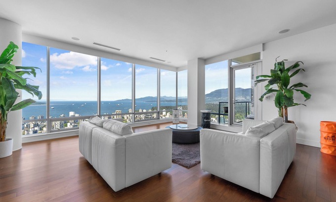 Coal Harbour Condo | Sky OasisnThe most luxurious space and the best views of the City.