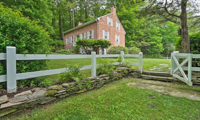 Salem House | Sky Parlor Farm on 480 Acres with Fire Pit!