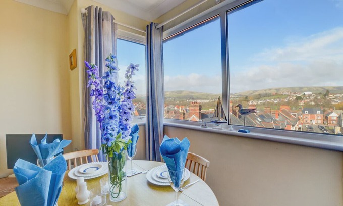Swanage Apartment | Skycove - Two Bedroom Apartment, Sleeps 4