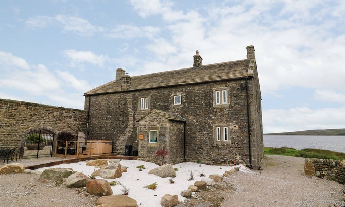Lofthouse Cottage | SKYFELL, pet friendly, luxury holiday cottage in Appletreewick