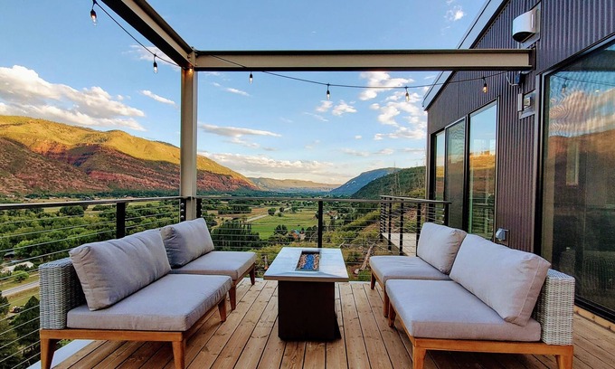 Trimble Villa | SKYHOUSE BASECAMP modern+views+explore+adventuren