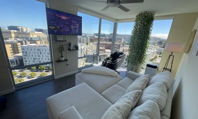 Mission Bay Apartment | Skyline & Ocean Views I Faith-Filled SF Stay + Gym
