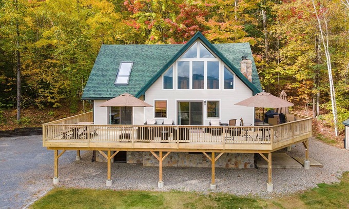 Bolton Landing House | Skyline View: Mountain top lake house