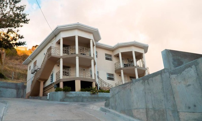The Lime Apartment | SkylineSuites Lost in Paradise - FA4