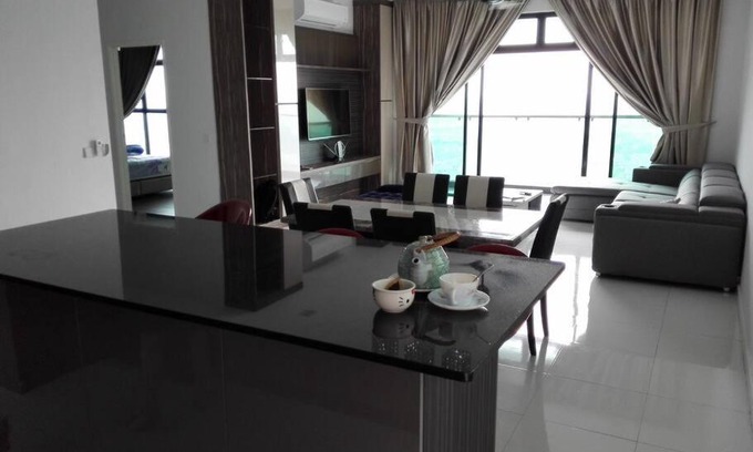 Bukit Indah Apartment | Skyloft Premium Suites 8 pax