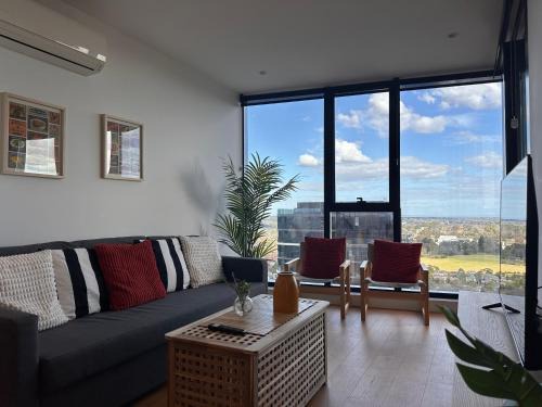 Box Hill Apartment | Skyview Retreat Whitehorse Tower