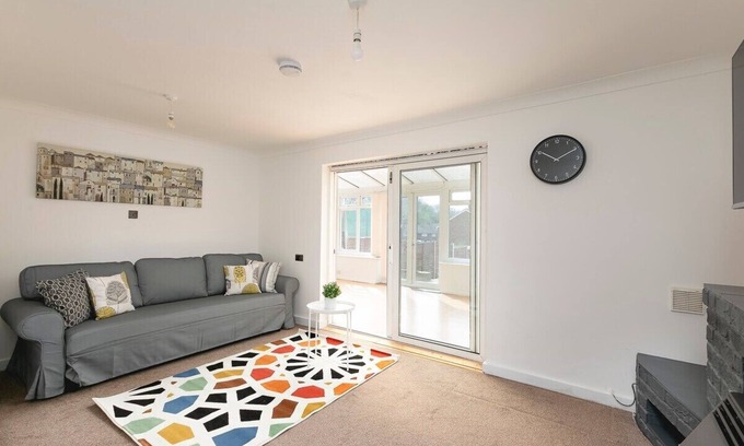 Stevenage House | Skyvillion - Spacious 3Bed House w/Garden+Parking