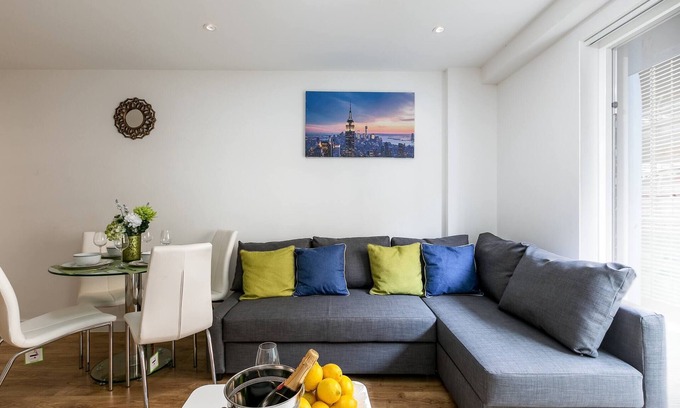 Grange Apartment | Skyvillion - Tower Point Enfield 2bed Wbalcony