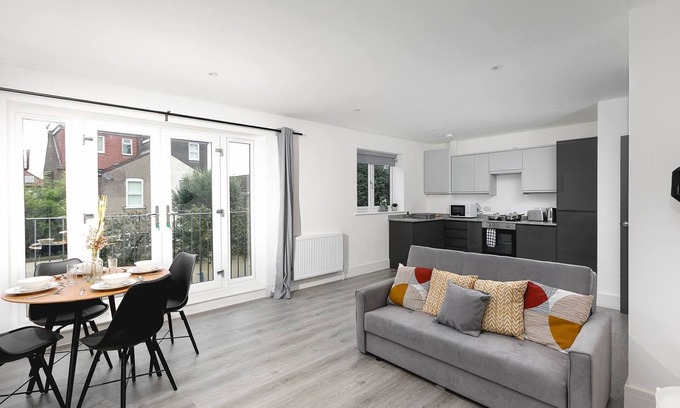 Enfield Apartment | Skyvillion -vineyard Court- Enfield 1bed With Balcony