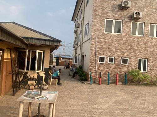 Ibadan Hotel | SL HOTEL AND SUITES
