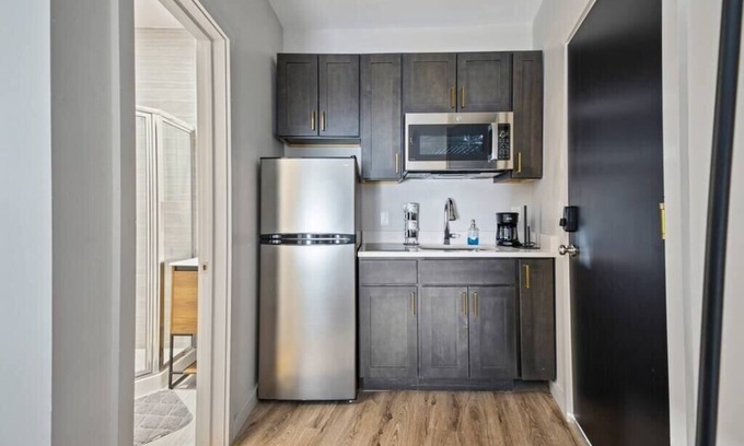 Middletown Apartment | Sleek and Stylish Apartment in Middletown