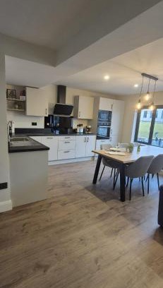 Lecemy Apartment | Sleek modern design - 2 bed apartment in Donegal Town