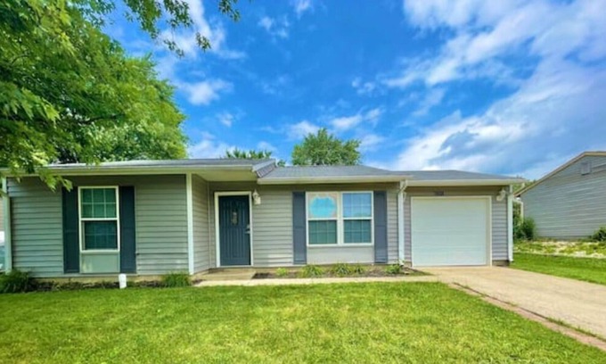 Acton House | Sleep 9! 15 min to Downtown Indy, 3 bd 1.5 Ba