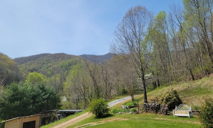 Canton House | Sleep at the bottom of Cold Mountain. Close to the golfing, hiking and beauty