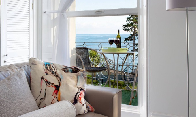 Torquay Apartment | *SLEEPING IN STYLE BY THE SEA*Luxury Beachfront apartment