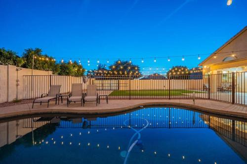 Cobblefield House | Sleeps 11 with pool and putting green