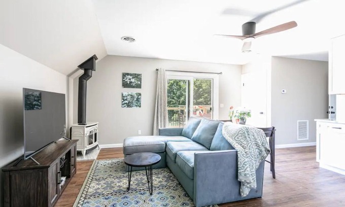 Essex Junction Apartment | Sleeps 12: Apt & 3 rooms with common area and deck