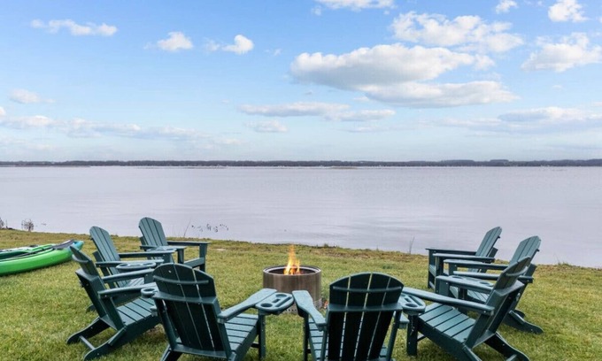 Shawano House | Sleeps 13! Lake Front|WaterToys!