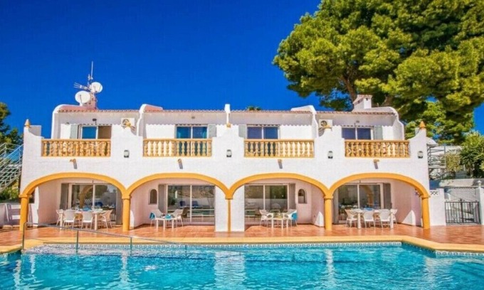 Casas de Torrat Villa | SLEEPS 24, 4 APTS, PRIVATE POOL, PERFECT FOR FRIENDS/FAMILY & CYCLING GROUPS