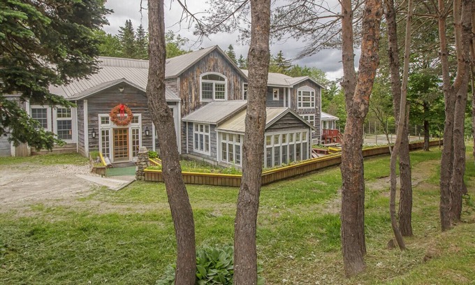 West Dover House | SLEEPS 32+ Indoor-pool, spa, sauna, fire pit & more! At the foot of MOUNT SNOW!