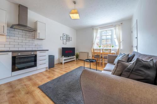 Bishop's Stortford Apartment | Sleeps 4 Relaxing Getaway near Stansted Airport & Bishops Stortford Town Centre