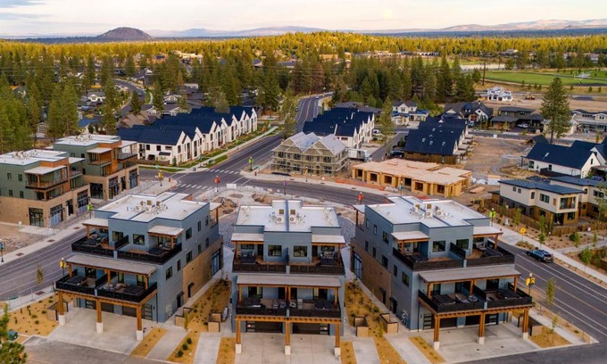 Bend House | Sleeps 40 8 Modern Units20 BDRs w DeckHot Tub 10mins to Downtown Old Bend
