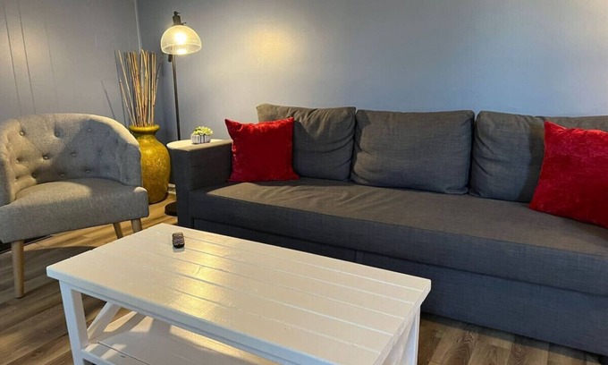 New Castle Condo | Sleeps 6! 2BR Condo w 4 Beds in New Castle + WIFI!
