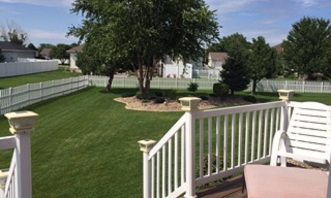 Grand Island House | Sleeps 6 In Nebraska