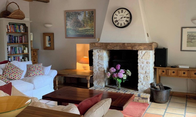 Saint-Meard-de-Gurcon House | Sleeps 6 Vineyard Escape- PetsOK & Airport Access