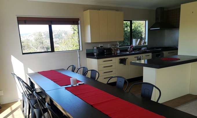 Whitby House | Sleeps up to 16 guests!