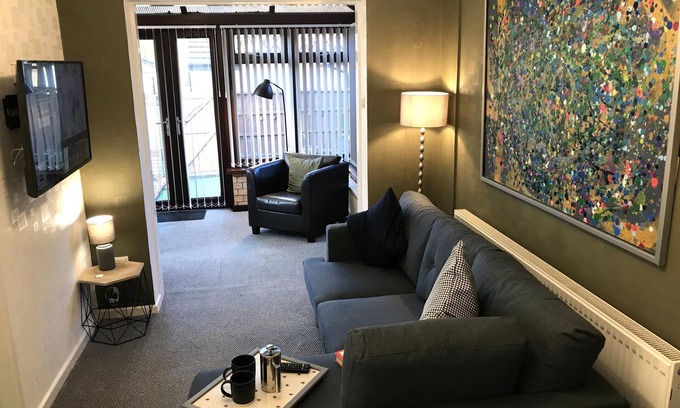 Preston House | Sleeps up to 7, Parking, Office, Preston Nr M6/M65