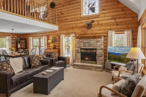Sister Bay House | Sleepy Moose - New! Log Cabin in Sister Bay, Dogs and Near Beach