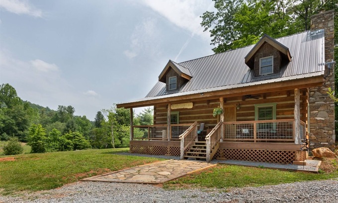Hendersonville Cabin | Slickens Creek Cabin