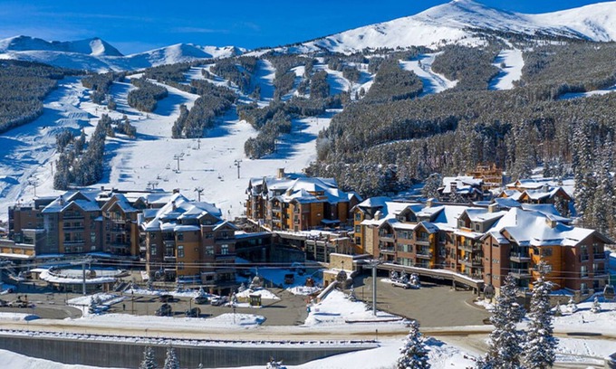 Peak 8 Apartment | Slopeside Studio, Ski-in/Ski out, Spa, Hot Tubs, free Gondola to Town. Sleeps 4