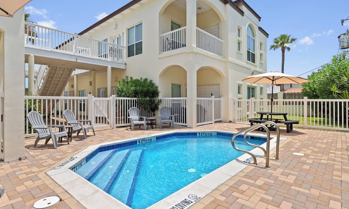 South Padre Island Condo | Small complex with a pool & close to beach!