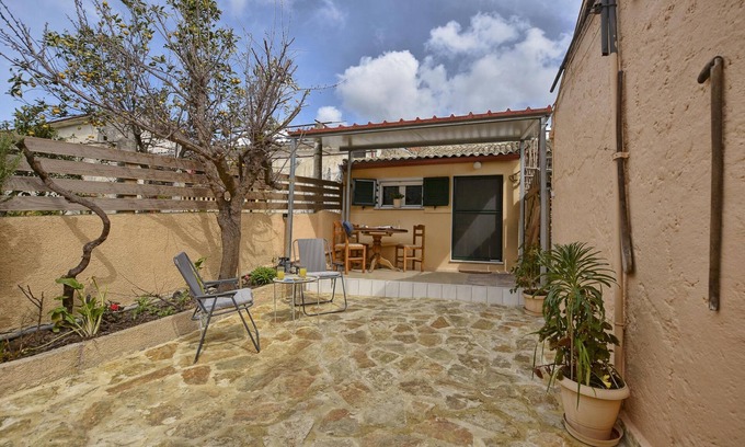 Dafnata House | Small holiday home on the outskirts of Aghios Mattaios, Corfu