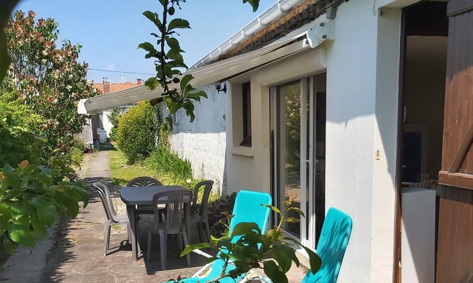 Le Crotoy Cottage | small independent studio on one level in the middle of a plot of 1000m2