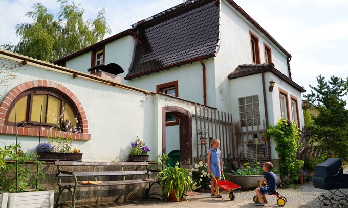Oberloßnitz Apartment | small oasis in Radebeul (for 4 persons)