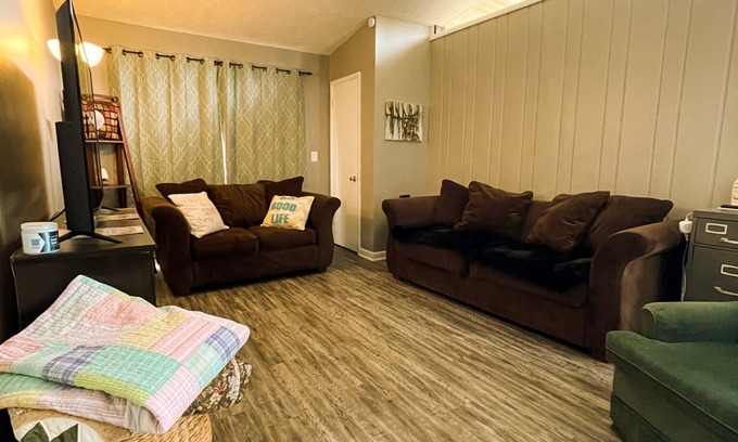 Columbus House | Small, simple and Perfect Location!
