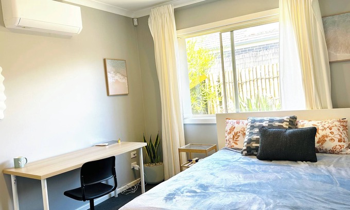 Deer Park House | Smart Home Private Room near Deer Park Train Station