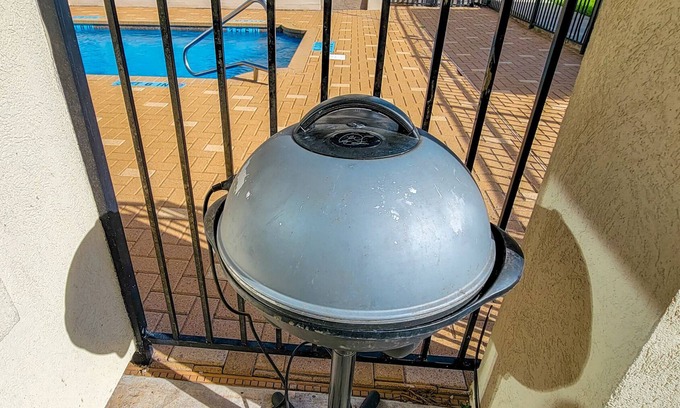 McAllen House | Smart Lovely Home, 4 rooms, 2 1/2 bathroom, w/Pool, Gated Community in McAllen